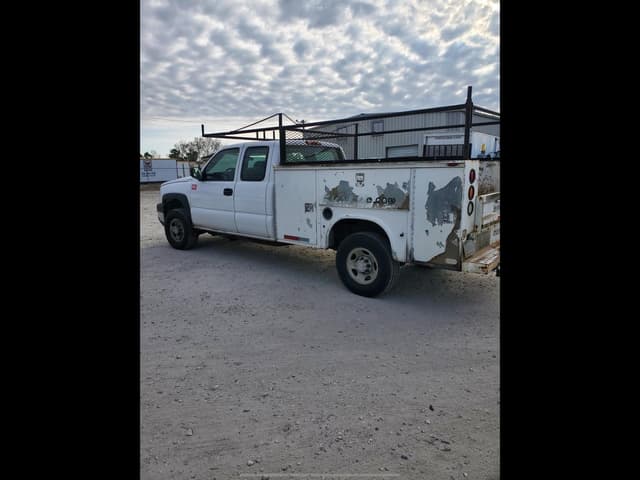 Image of Chevrolet 2500 equipment image 3