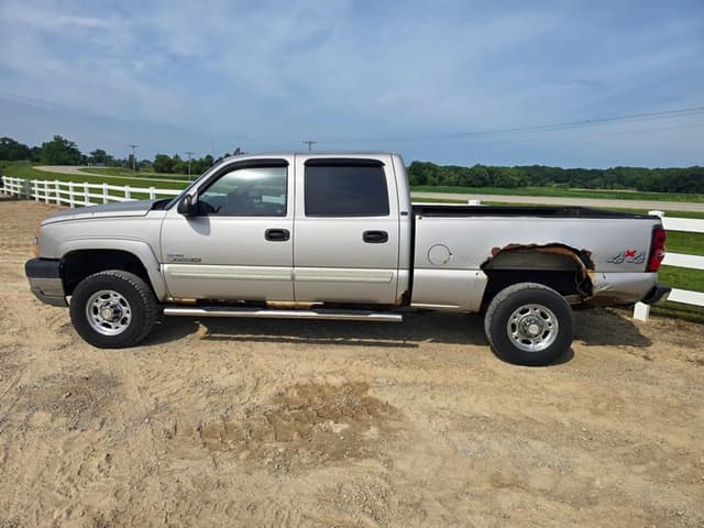 Image of Chevrolet 2500HD equipment image 1