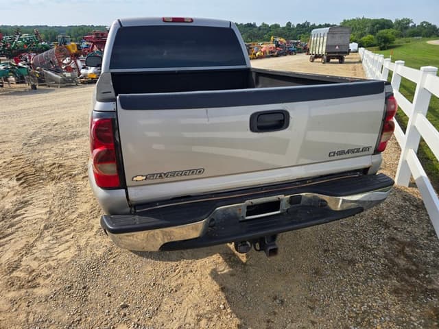 Image of Chevrolet 2500HD equipment image 3