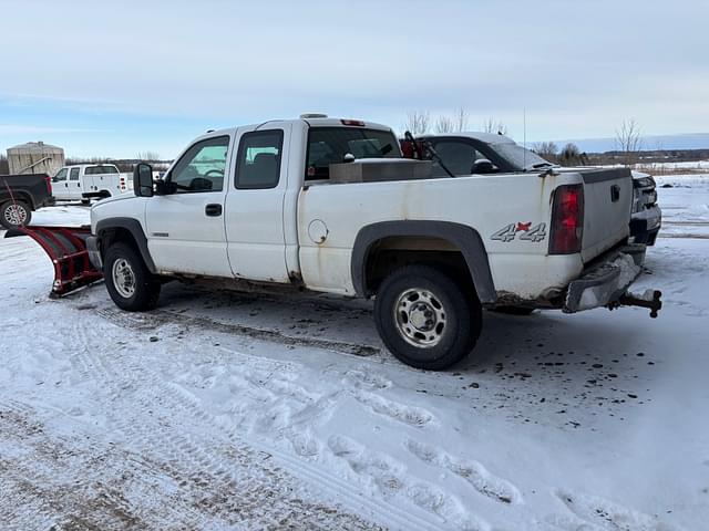 Image of Chevrolet 2500HD equipment image 2