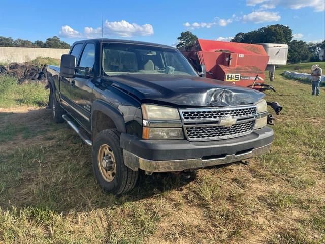 Image of Chevrolet 2500HD equipment image 2