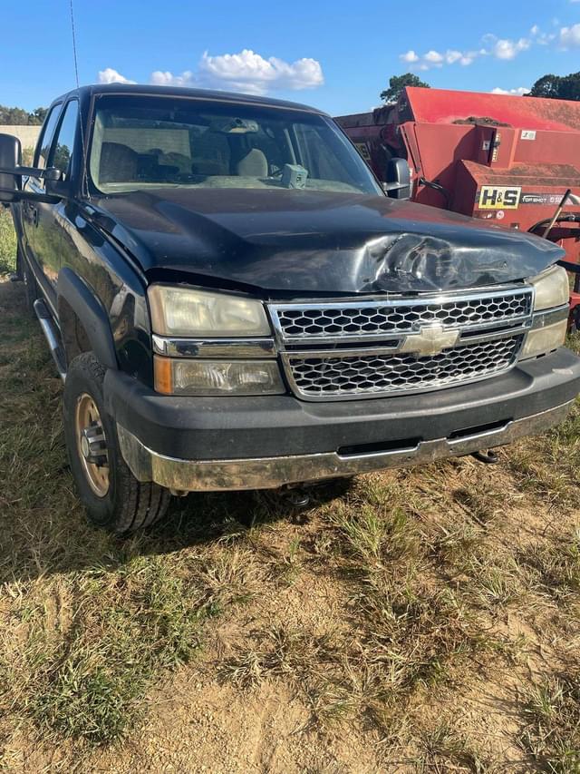 Image of Chevrolet 2500HD equipment image 3