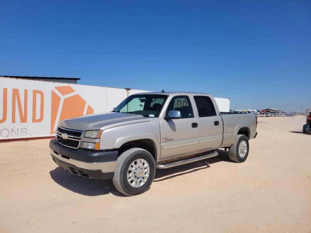2006 Chevrolet 2500HD Equipment Image0