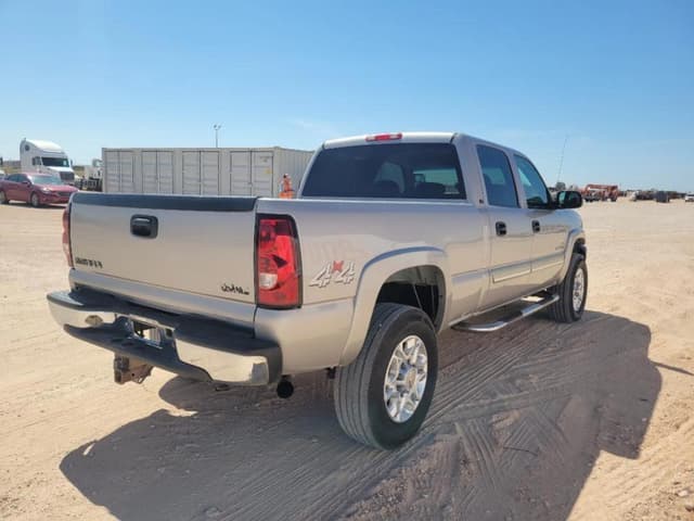 Image of Chevrolet 2500HD equipment image 4