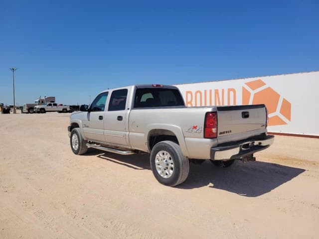 Image of Chevrolet 2500HD equipment image 2