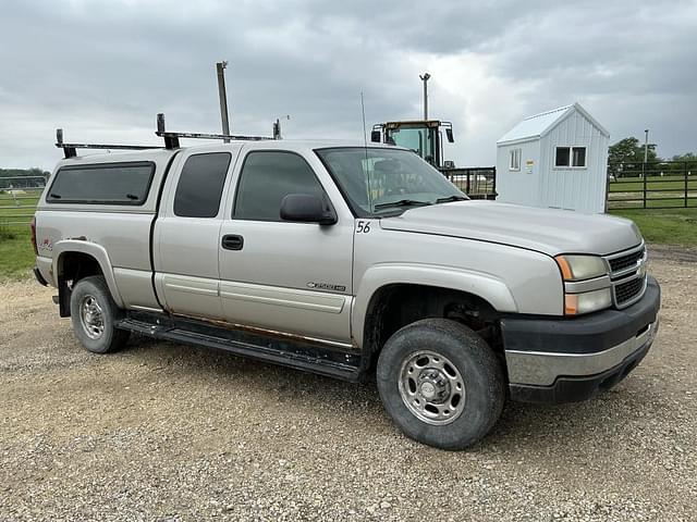 Image of Chevrolet 2500HD equipment image 1