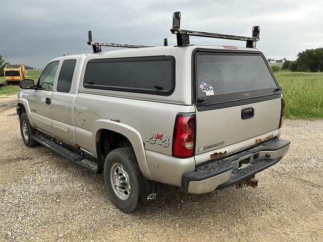 Image of Chevrolet 2500HD equipment image 4
