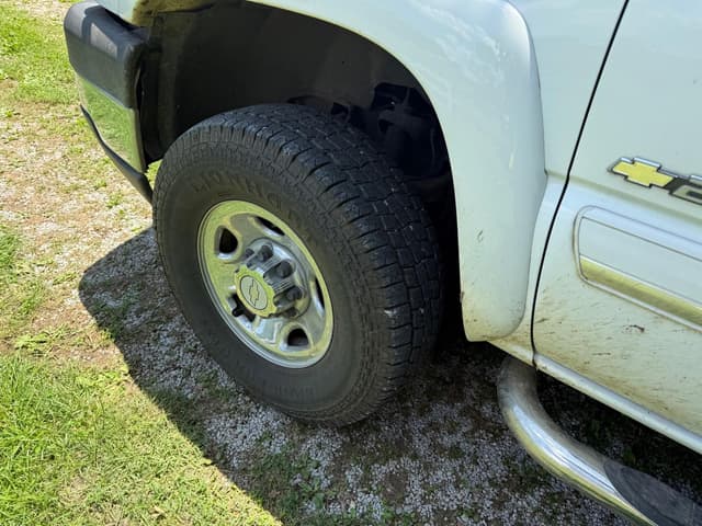 Image of Chevrolet 2500HD equipment image 4