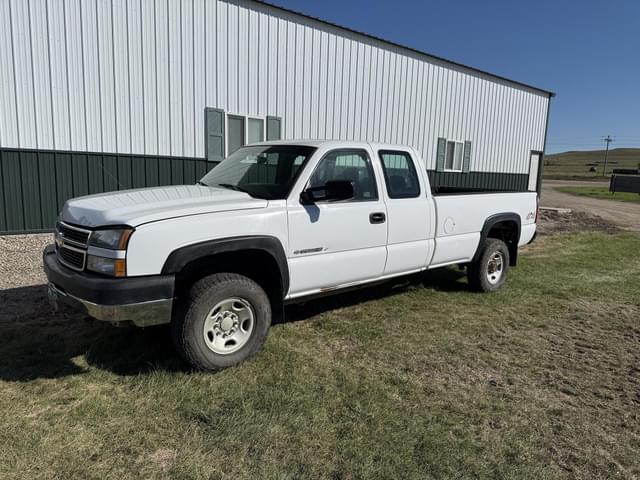 Image of Chevrolet 2500HD equipment image 1