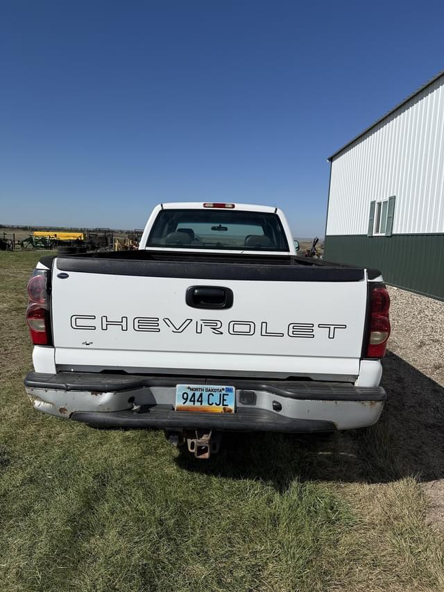 Image of Chevrolet 2500HD equipment image 3