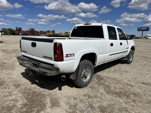 Image of Chevrolet 2500HD equipment image 4
