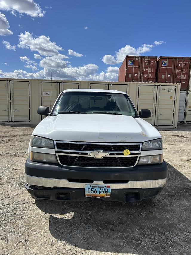 Image of Chevrolet 2500HD equipment image 1