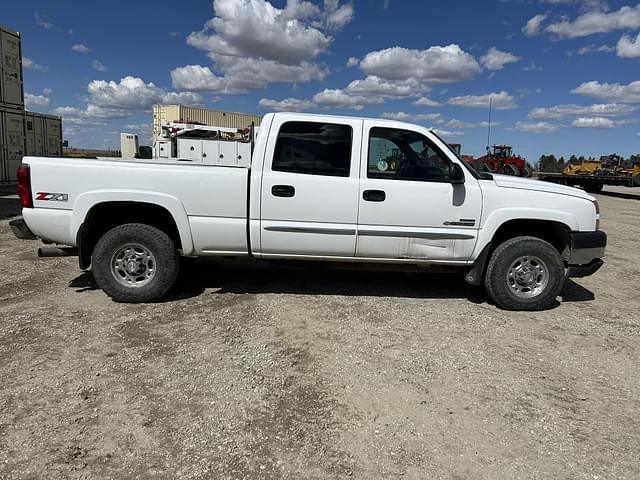 Image of Chevrolet 2500HD equipment image 3