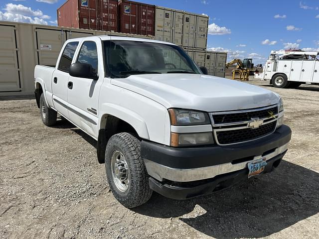 Image of Chevrolet 2500HD equipment image 2