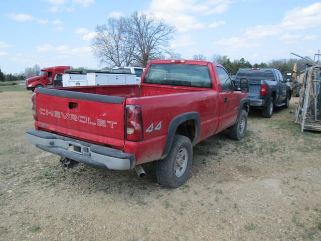 Image of Chevrolet 2500HD equipment image 2