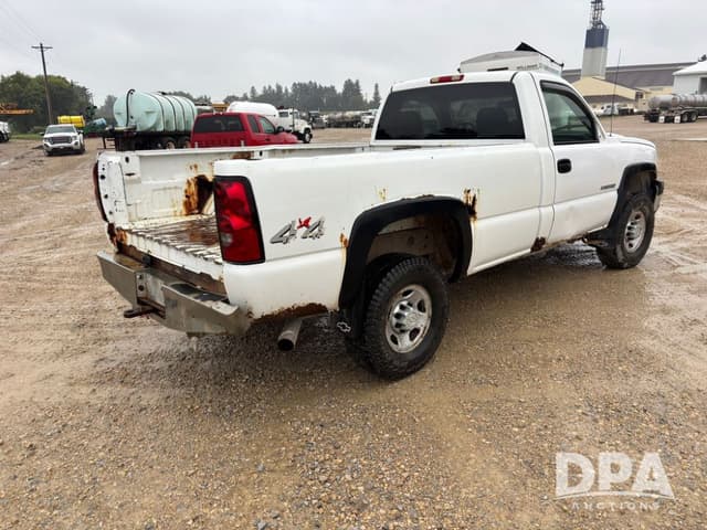 Image of Chevrolet 2500HD equipment image 4