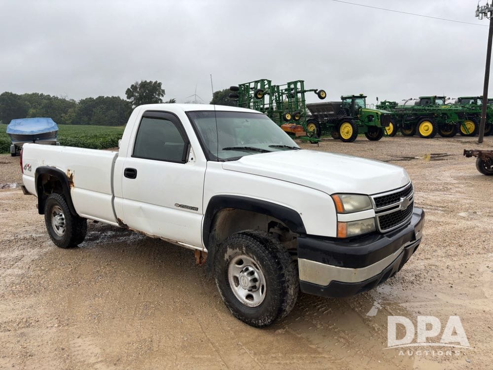 2006 Chevrolet 2500HD Equipment Image0