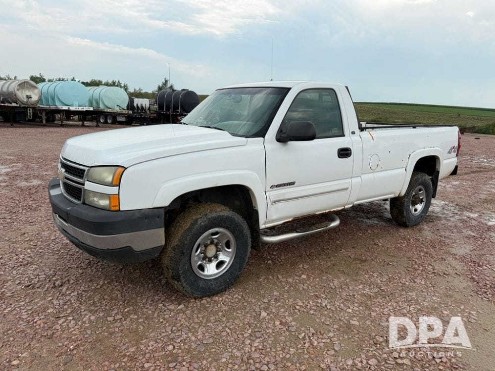 2006 Chevrolet 2500HD Equipment Image0