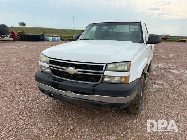 Image of Chevrolet 2500HD equipment image 3