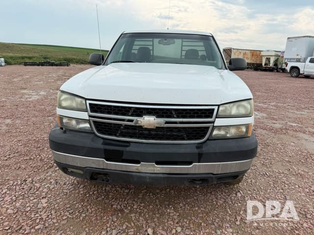 Image of Chevrolet 2500HD equipment image 4