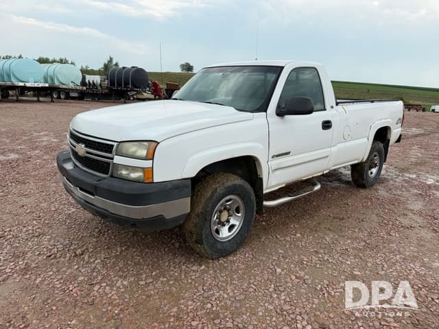 Image of Chevrolet 2500HD equipment image 1
