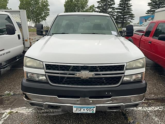Image of Chevrolet 2500HD equipment image 1