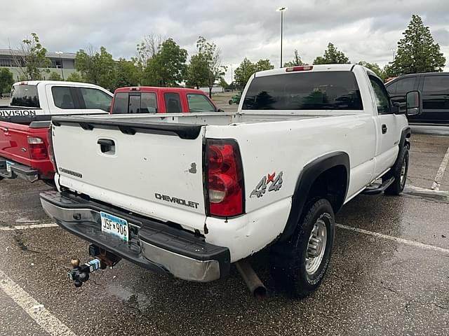 Image of Chevrolet 2500HD equipment image 3