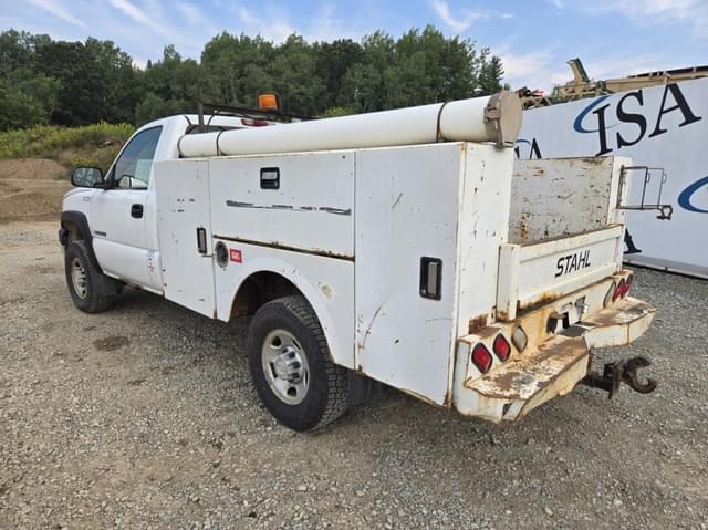 Image of Chevrolet 2500HD equipment image 2