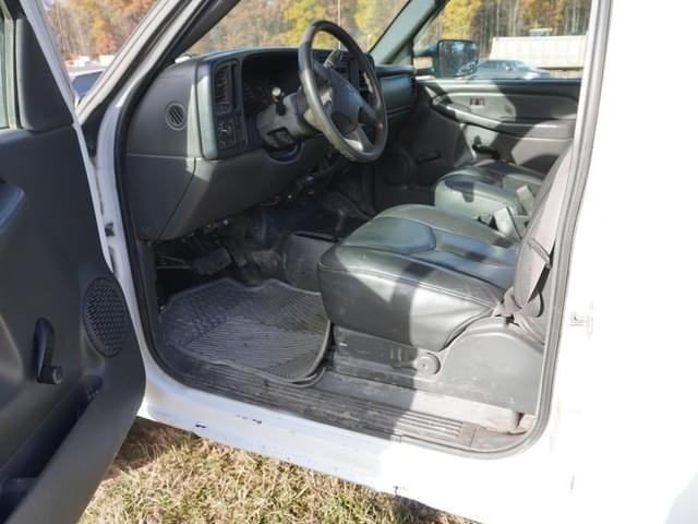 Image of Chevrolet 2500HD equipment image 3