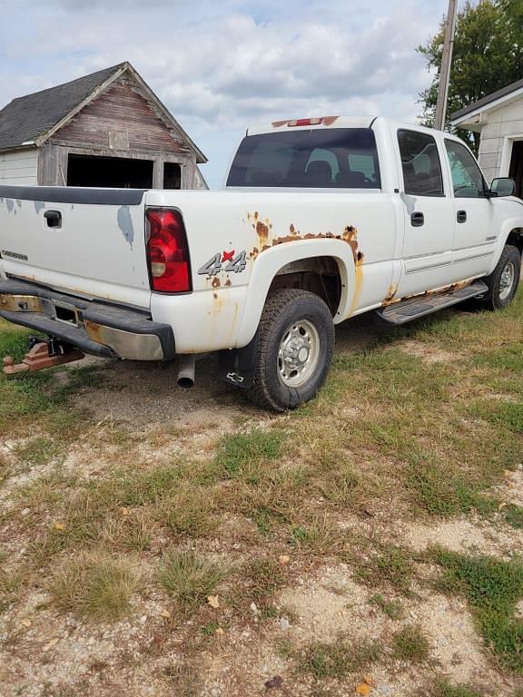 Image of Chevrolet 2500HD equipment image 2