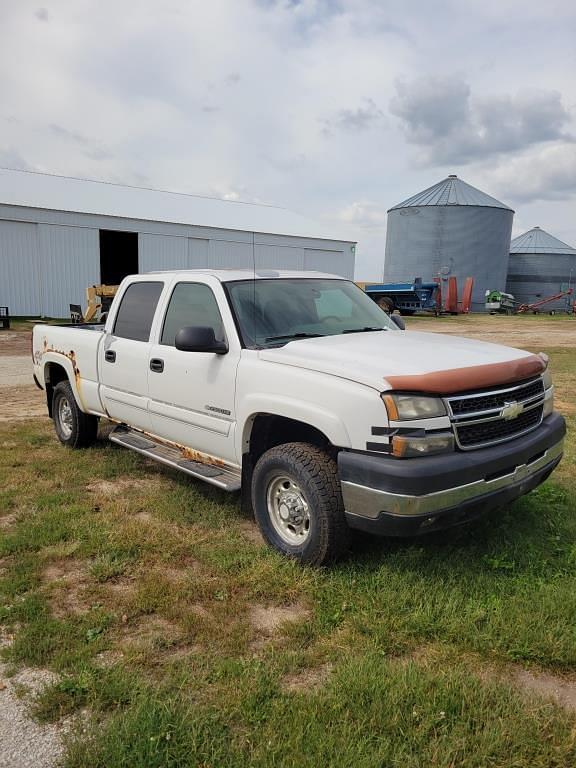 Image of Chevrolet 2500HD equipment image 1