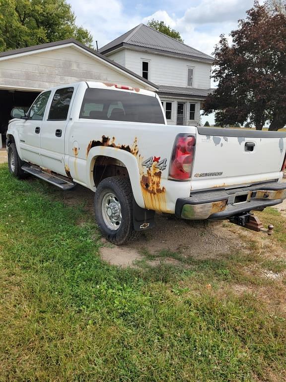 Image of Chevrolet 2500HD equipment image 3