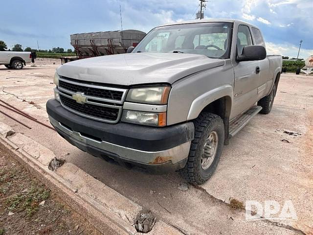 Image of Chevrolet 2500HD equipment image 1