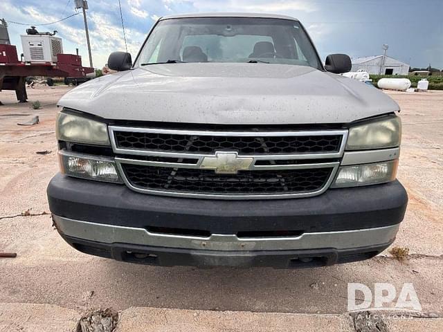 Image of Chevrolet 2500HD equipment image 2