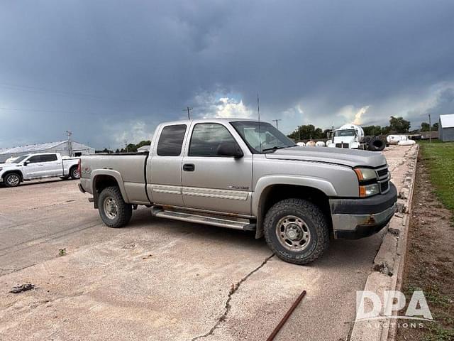 Image of Chevrolet 2500HD equipment image 4