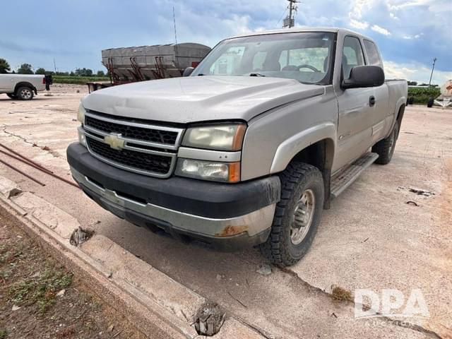Image of Chevrolet 2500HD equipment image 1