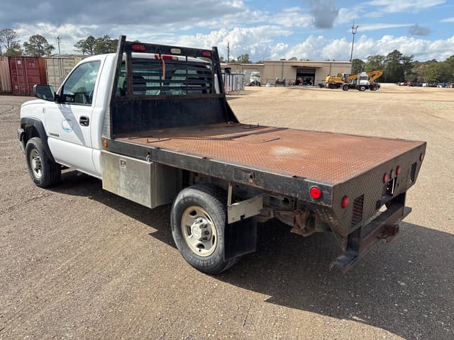 Image of Chevrolet 2500HD equipment image 3