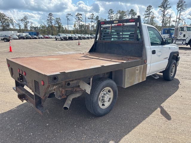 Image of Chevrolet 2500HD equipment image 2