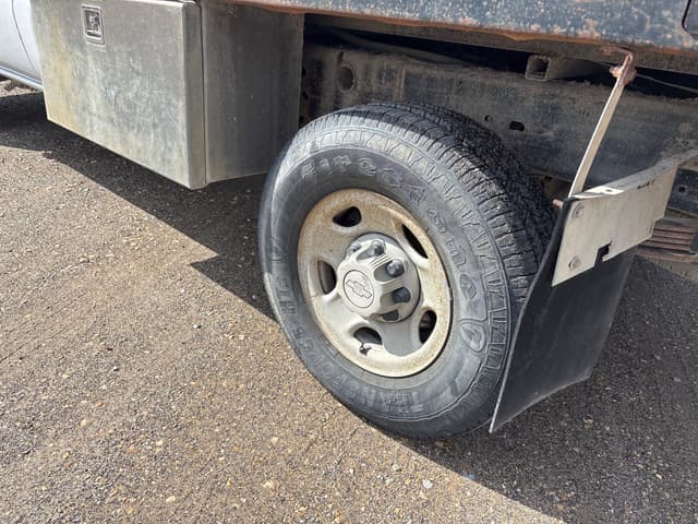 Image of Chevrolet 2500HD equipment image 4