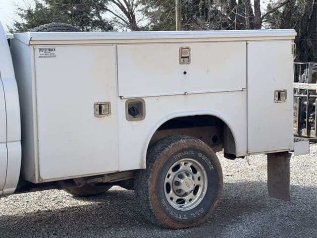 Image of Chevrolet 2500HD equipment image 4