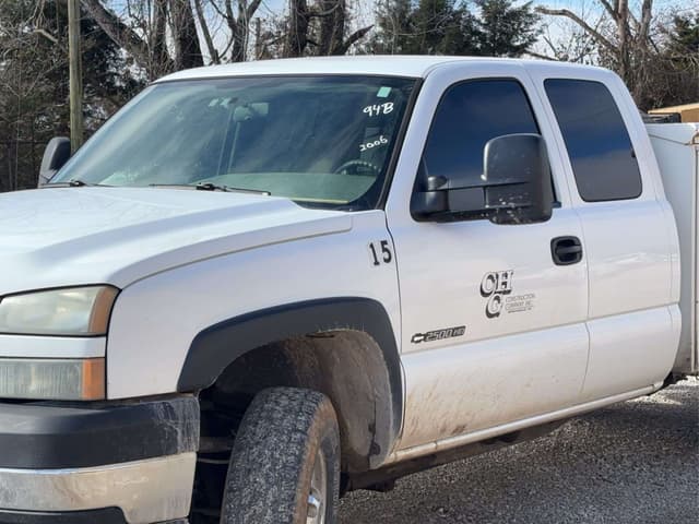 Image of Chevrolet 2500HD equipment image 3