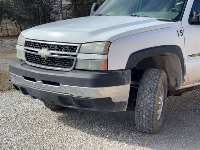 Image of Chevrolet 2500HD equipment image 2