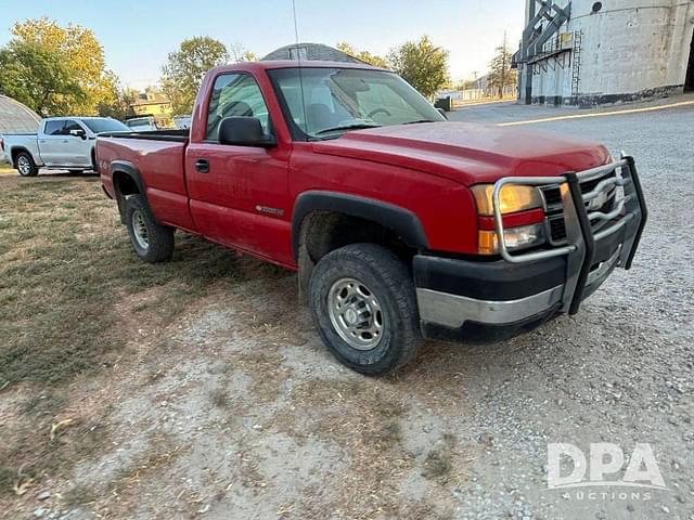 Image of Chevrolet 2500HD equipment image 4