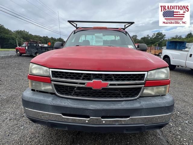 Image of Chevrolet 2500HD equipment image 1