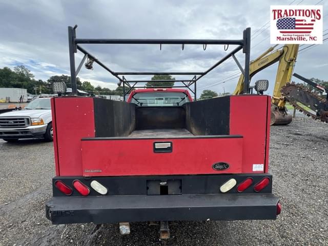 Image of Chevrolet 2500HD equipment image 3