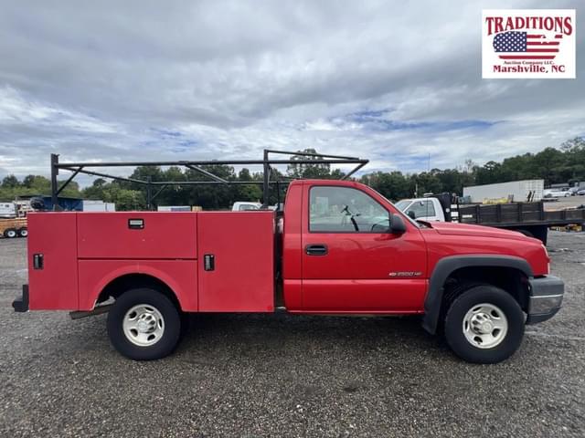 Image of Chevrolet 2500HD equipment image 2