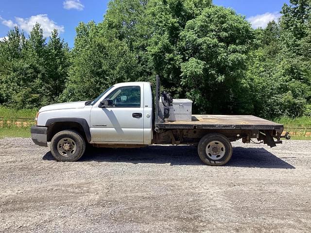 Image of Chevrolet 2500HD equipment image 3
