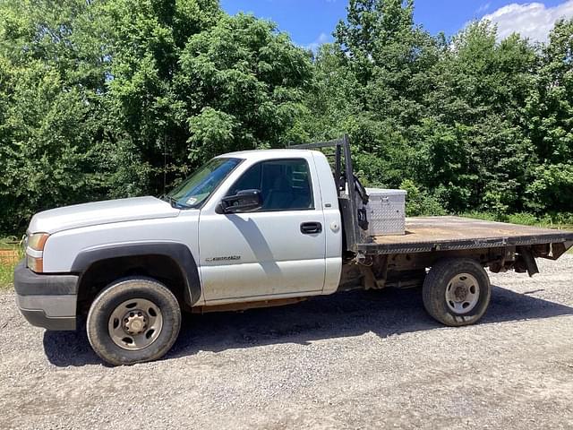 Image of Chevrolet 2500HD equipment image 2
