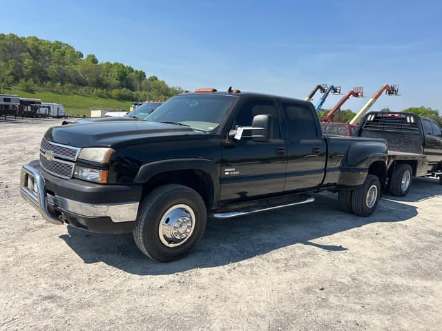 Image of Chevrolet 3500 equipment image 2