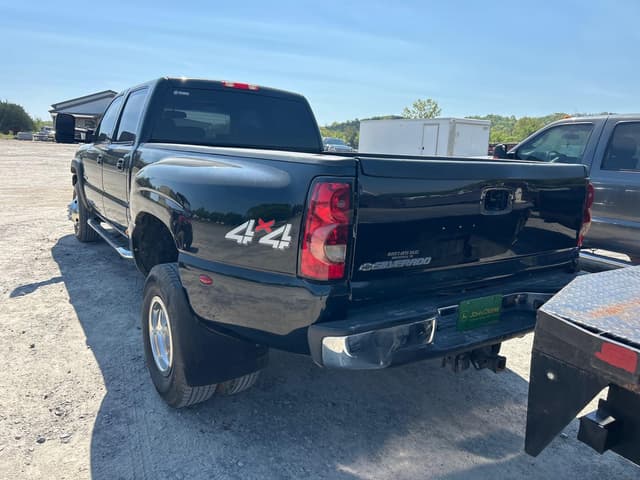 Image of Chevrolet 3500 equipment image 4